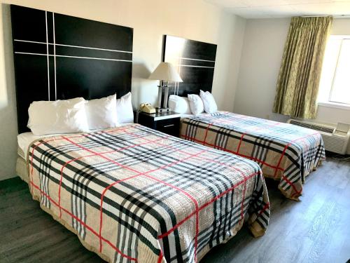 4 twin beds