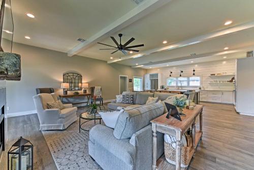 College Station Home - Walk to Texas AandM! - image 5