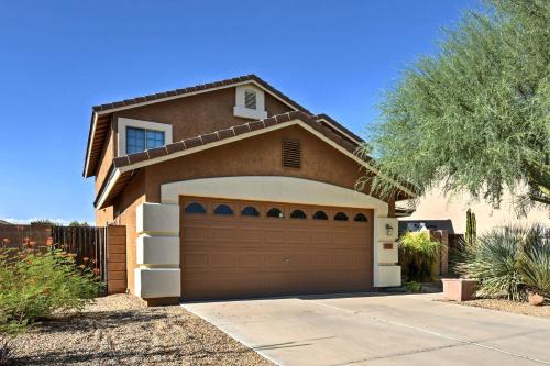 Bright Central Phoenix Luxury Home with Grill and Patio in Desert View Village