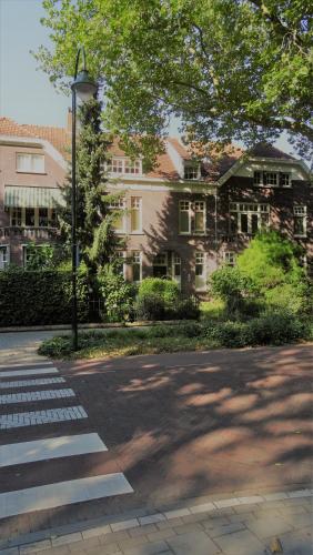 B&B Boutiquehotel Sycamore - A Protected City View - image 3