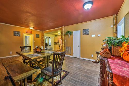 Spacious Conroe Home with Foosball and Pool Table! in Conroe, USA