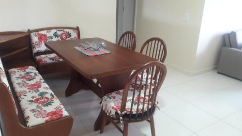 Apartamento em Bertioga, Centro.