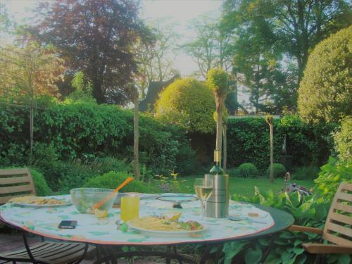 Kert, Boutiquehotel Sycamore - Protected City View - 950m from Central Station in Villapark