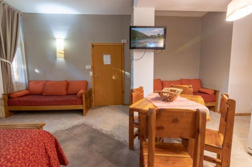 Superior Family Room image 10