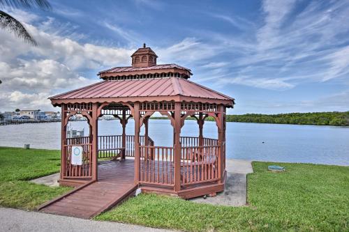 Waterfront Nettles Island Beach House Pool Access