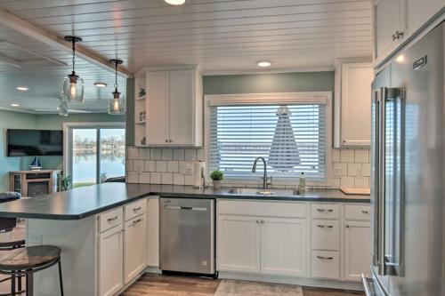Lakefront Home 10 Min from Detroit Mountain! - main image