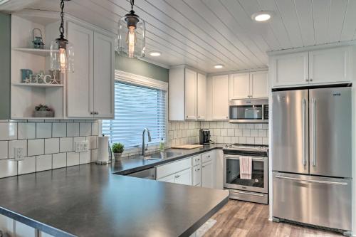 Lakefront Home 10 Min from Detroit Mountain! - image 5