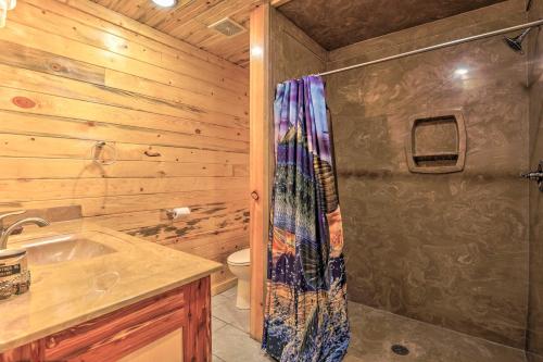 Cabin with Hot Tub-Near Beavers Bend Broken Bow - image 3