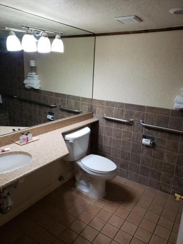 Howard Johnson by Wyndham Albuquerque Midtown - image 13