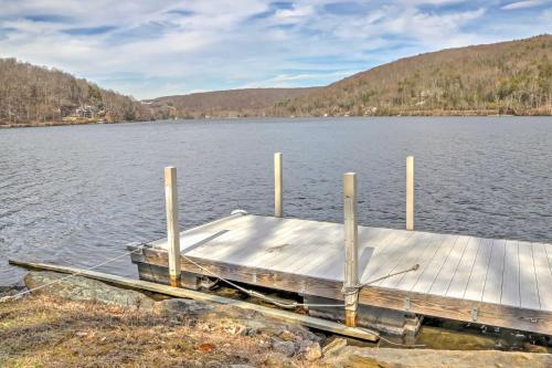 Dainty New Preston Cottage with Dock and Lake Views!