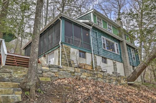 Dainty New Preston Cottage with Dock and Lake Views!