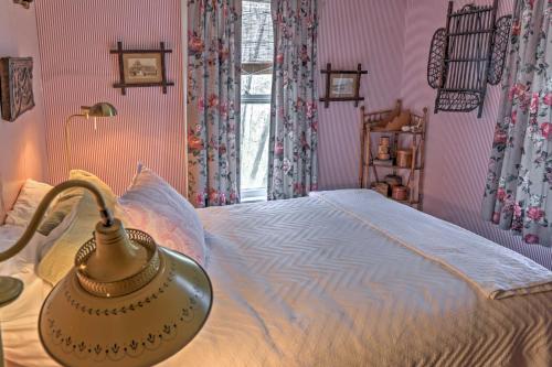 Dainty New Preston Cottage with Dock and Lake Views! - image 4
