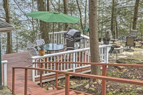 Dainty New Preston Cottage with Dock and Lake Views!