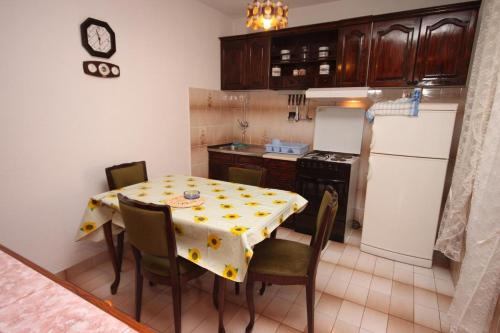 Apartments by the sea Drvenik Donja vala Makarska - 6662 - image 7