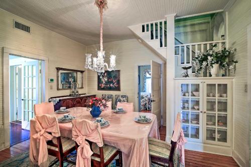 Walk To Main St Action! Spacious Historic Retreat - Fredericksburg, TX