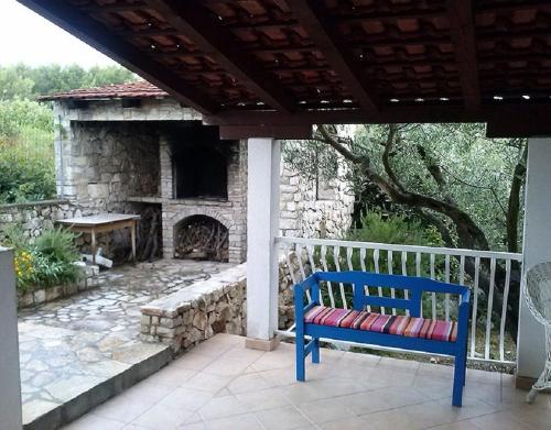  Apartment BAS - terrace & free parking in Maslinica