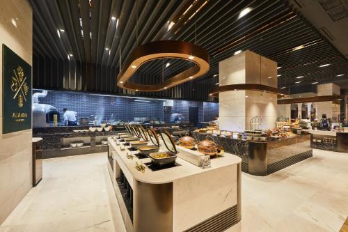 Restaurant, Lavalse Hotel (Korea Quality) in Nampo