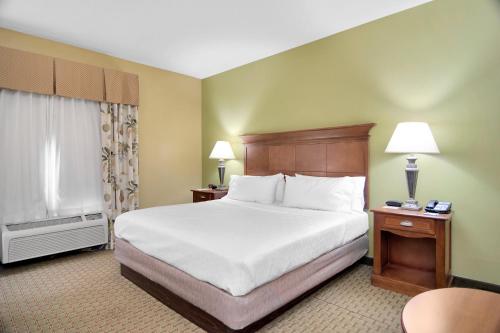 Holiday Inn Express Hotel & Suites DFW West - Hurst, an IHG Hotel