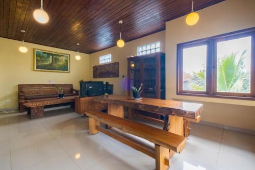 The point surfcamp Bali – Negara, WY