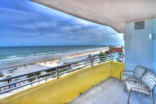 Wyndhams Ocean Walk Resort - image 2