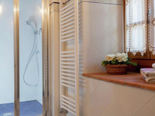 Fancy Villa in Cortona with Swimming Pool - image 2
