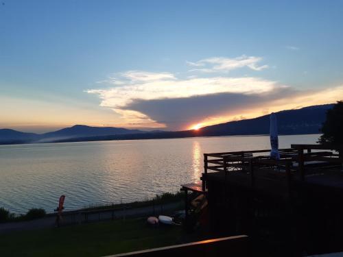 O.W. LAZUR nad jeziorem