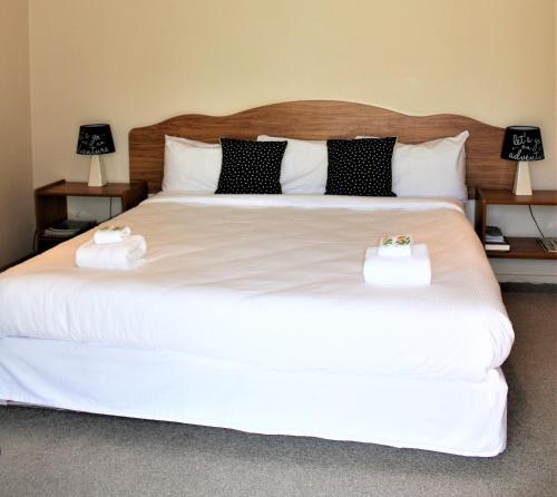 Owen River Tavern & Motels in เมอร์ชิซัน