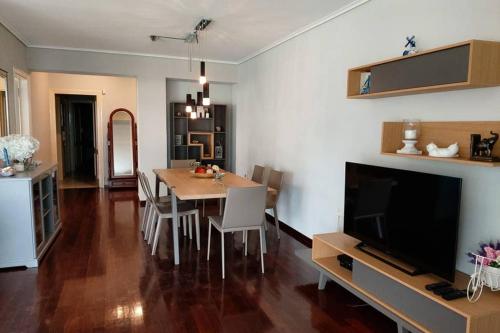 Luxury beachfront 3 bedroom apartment in Kavouri beach Athens - image 2