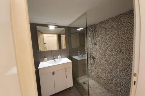 Luxury beachfront 3 bedroom apartment in Kavouri beach Athens - image 11