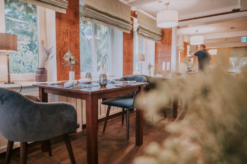 Seehotel Topferhaus Seehotel Töpferhaus is conveniently located in the popular Alt Duvenstedt area. The property features a wide range of facilities to make your stay a pleasant experience. Service-minded staff will wel