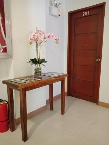 The Wharf Transient Hotel in บาทางกัส