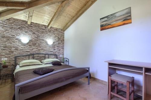 Charming villa Nera with pool and hydromassage near the beach