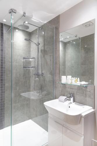 Citystay - Hinton House - image 4