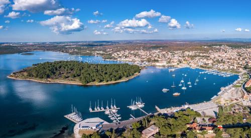 外部景觀, Charming villa Nera with pool and hydromassage near the beach in 利斯也