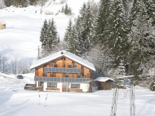 A szálláshely kívülről, Krähenberg am Rande der Wildnis (Krahenberg am Rande der Wildnis) in Sibratsgfall