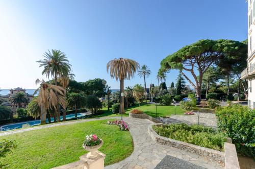  JOIVY Apt for 4 with Exclusive Pool and Garden in Nervi in Genua
