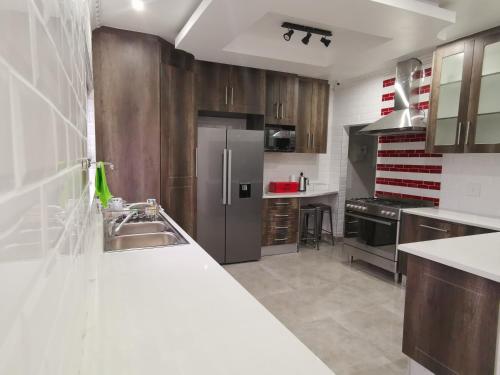 Kitchen, Lucolo Palace B&B - East London in Harbour