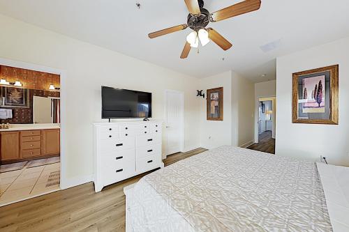 Upscale Condo with Balcony - 2 Blocks to Beach! condo - image 3