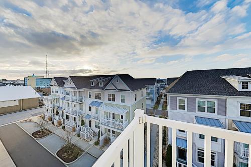 Upscale Condo with Balcony - 2 Blocks to Beach! condo - image 6