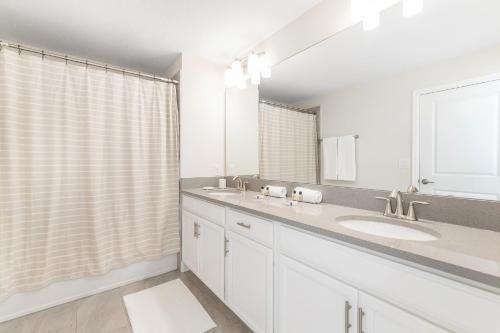 Modern 5 Bedroom Home Disney Area - main image
