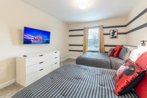 Spectacular 4-bedrooms home by Disney - image 7