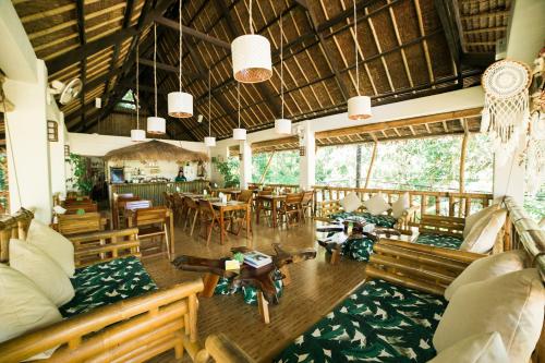 Restaurant, Fox & Firefly Cottages in Loboc