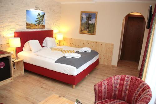 1 queen bed, 1 sofa bed