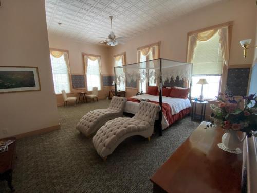 Chambery Inn in Lee, USA