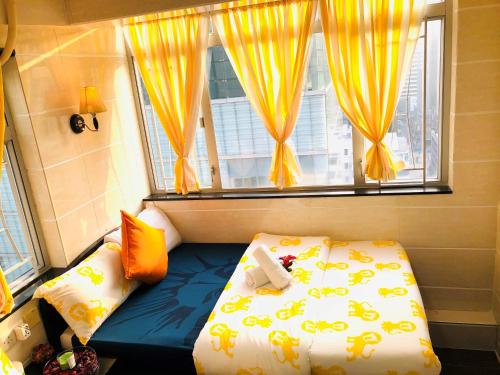 room detail thumbnail 2