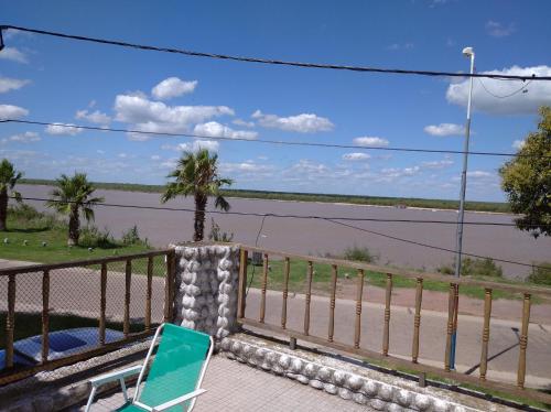 exclusivo chalet frente al rio
