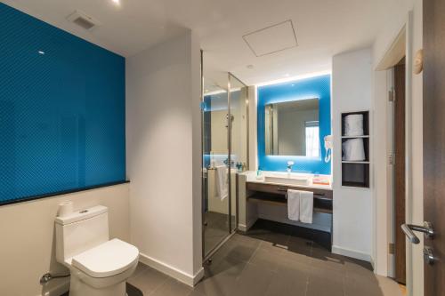 room detail thumbnail 2