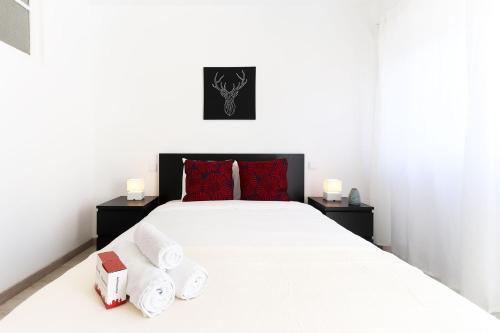 Almirante Balcony by Homing - image 12