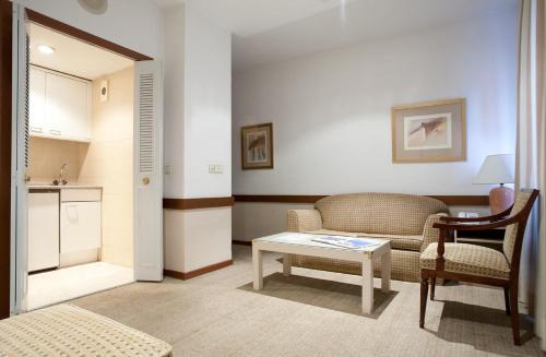 Studio (2 Adults) image 4