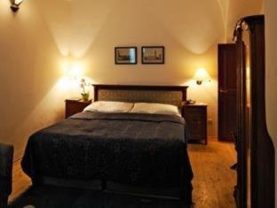 The Charles, Prague (photo 6)